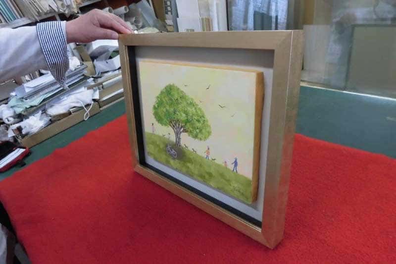 岡山のアート工房がご提案する「マット付き」を壁に掛けた場合